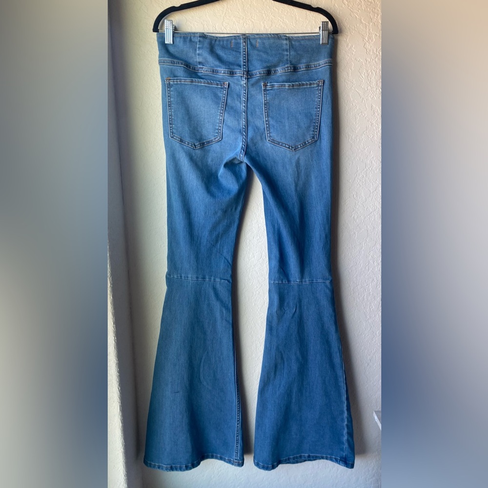 We The Free Penny Pull-On Flare Bottom Jeans ~ Size 28 - Picture 7 of 9